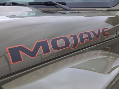 Used 2025 Jeep Gladiator Mojave image 13