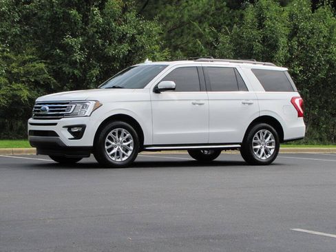 Used 2021 Ford Expedition XLT RWD image 3