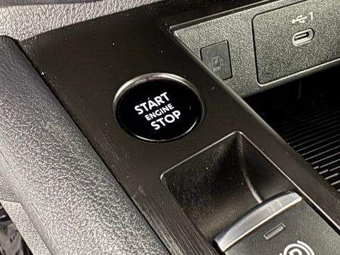 Used 2025 Nissan Kicks SV w/ SV Premium Package image 27