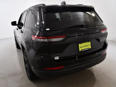 Used 2023 Jeep Grand Cherokee Altitude AWD/4WD image 14