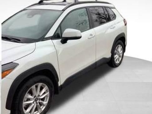 Used 2023 Toyota Corolla Cross LE w/ Moonroof Package AWD/4WD image 12