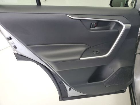 Used 2019 Toyota RAV4 LE w/ Carpet Mat Package AWD/4WD image 15