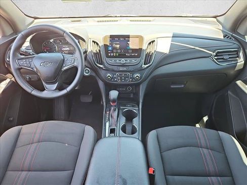 Certified 2022 Chevrolet Equinox RS w/ Infotainment Package FWD image 24