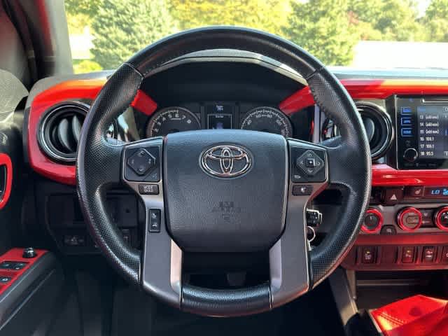Used 2017 Toyota Tacoma TRD Sport w/ Premium & Technology Package AWD/4WD image 8