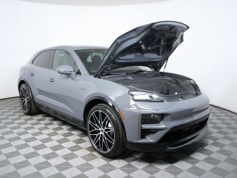 New 2026 Porsche Macan Turbo Electric AWD/4WD image 31