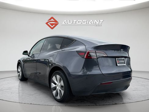 Used 2023 Tesla Model Y Long Range AWD/4WD image 5
