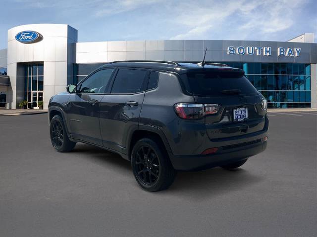 Used 2024 Jeep Compass Latitude w/ Convenience Group AWD/4WD image 3