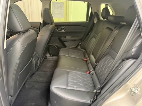 Used 2026 Nissan Rogue Platinum w/ Platinum Premium Package AWD/4WD image 17