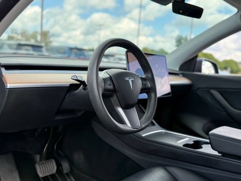 Used 2022 Tesla Model Y Long Range AWD/4WD image 10