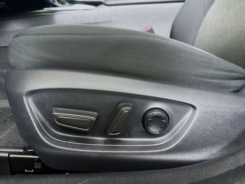 Used 2018 Toyota Camry LE image 17