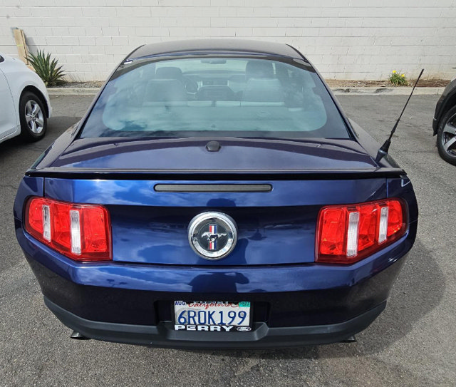Used 2012 Ford Mustang Premium RWD image 5