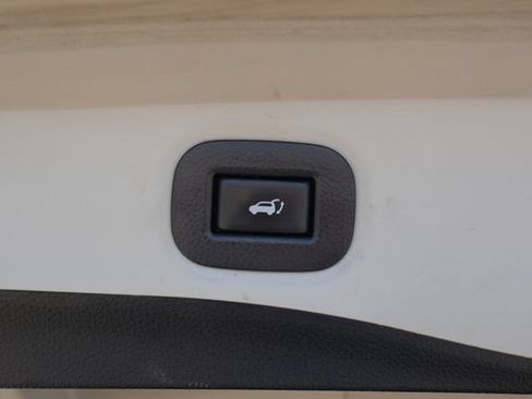 Used 2020 Nissan Rogue SV FWD image 9