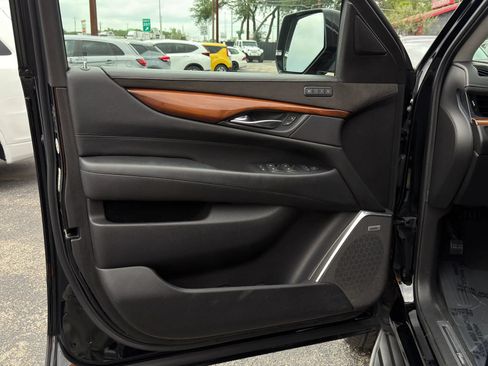 Used 2018 Cadillac Escalade Luxury RWD image 31