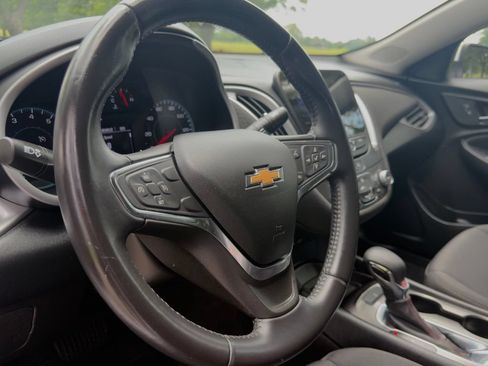 Used 2021 Chevrolet Malibu RS FWD image 21