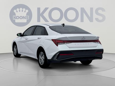 New 2026 Hyundai Elantra SE FWD image 13