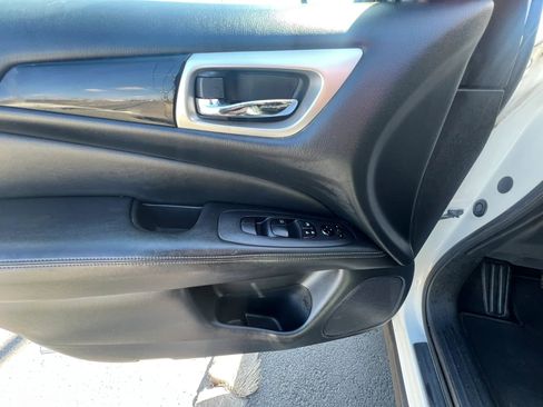 Used 2019 Nissan Pathfinder S AWD/4WD image 11