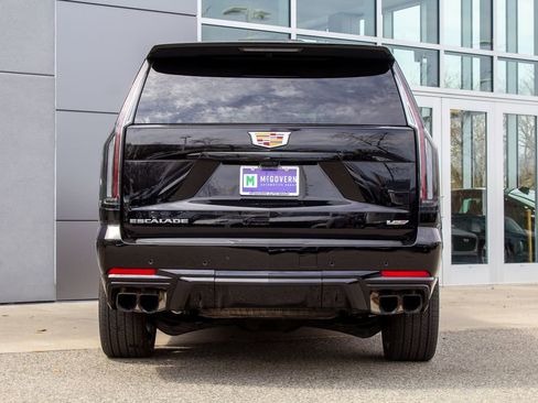 Used 2025 Cadillac Escalade V AWD/4WD image 9
