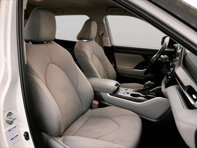 Used 2022 Toyota Highlander LE AWD/4WD image 7
