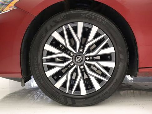 Used 2025 Nissan Altima 2.5 SV FWD image 8