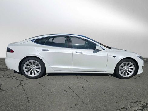 Used 2019 Tesla Model S Standard Range image 2