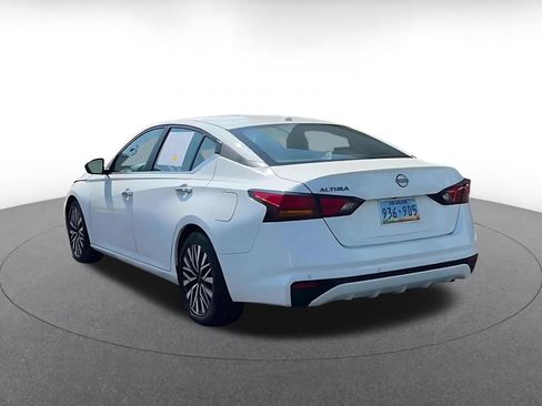Used 2025 Nissan Altima 2.5 SV FWD image 11