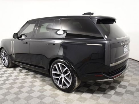 Certified 2025 Land Rover Range Rover SE image 3