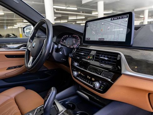 Used 2021 BMW 530e w/ Premium Package RWD image 30