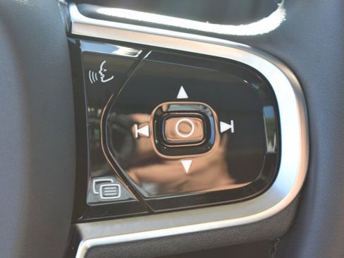 Used 2023 Volvo XC90 B6 Plus image 24