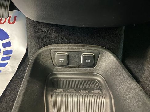 Used 2018 Chrysler Pacifica Touring-L Plus w/ Advanced Safetytec Group FWD image 16