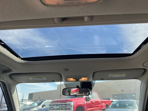 Used 2021 Hyundai Venue SEL w/ Premium Package image 20