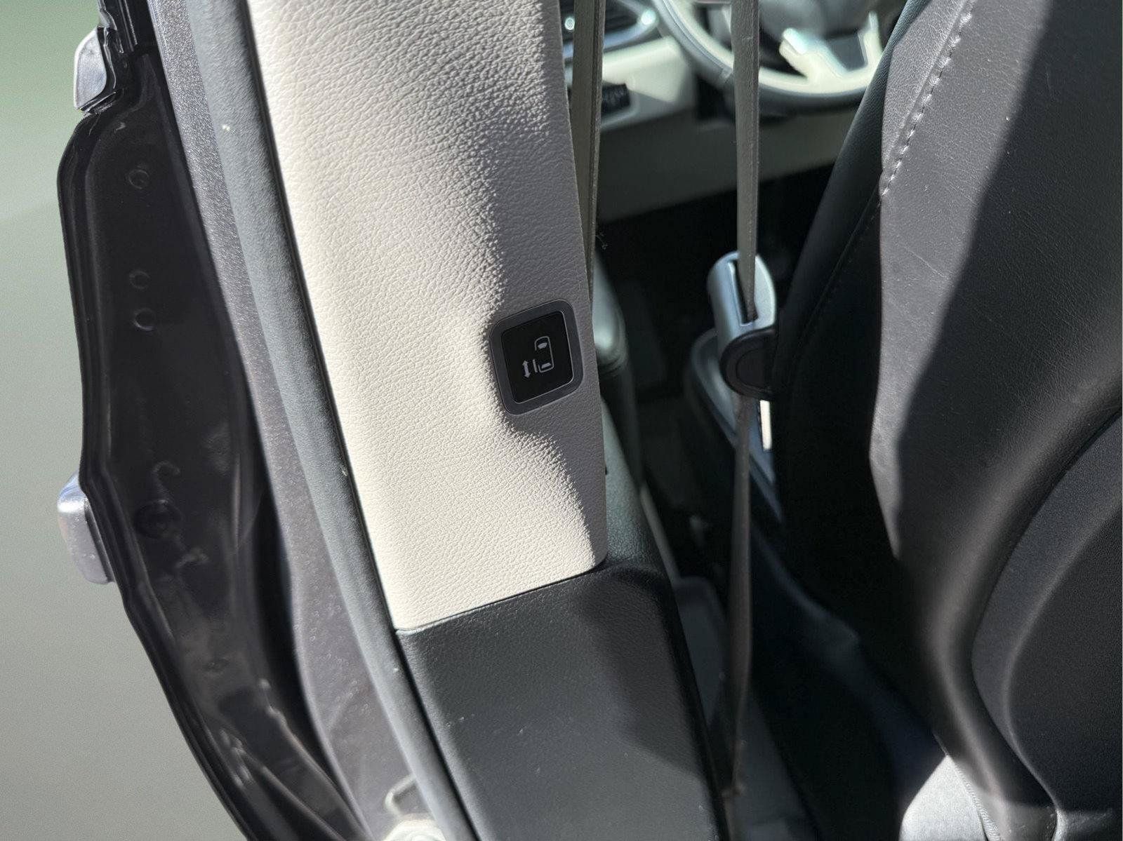 Used 2019 Chrysler Pacifica Limited FWD image 18