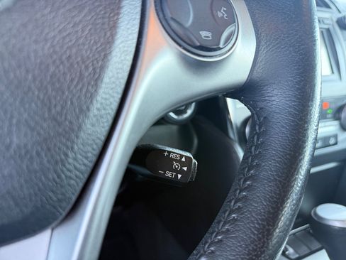 Used 2014 Toyota Camry SE w/ Leather Package image 18