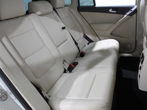 Used 2012 Volkswagen Tiguan SEL image 16