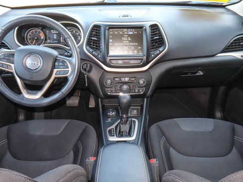 Used 2017 Jeep Cherokee Latitude w/ Safety/Convenience Group AWD/4WD image 10
