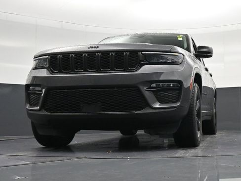 Used 2024 Jeep Grand Cherokee Limited w/ Black Appearance Package AWD/4WD image 36