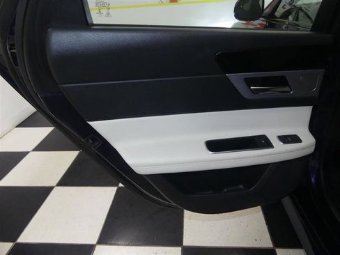 Used 2017 Jaguar XF R-Sport image 29