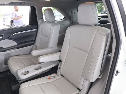 Used 2017 Toyota Highlander Limited FWD image 22
