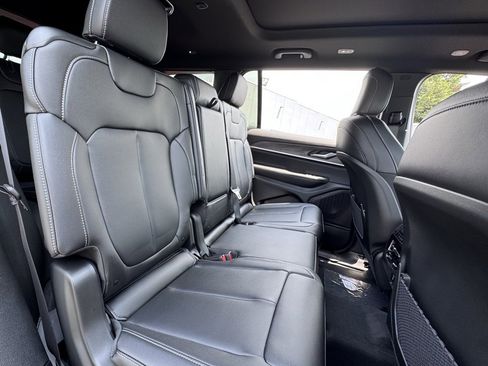 New 2025 Jeep Grand Cherokee L Limited w/ Black Appearance Package image 19