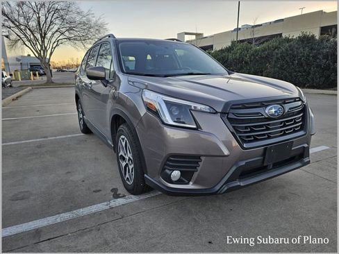 Used 2023 Subaru Forester Premium image 1