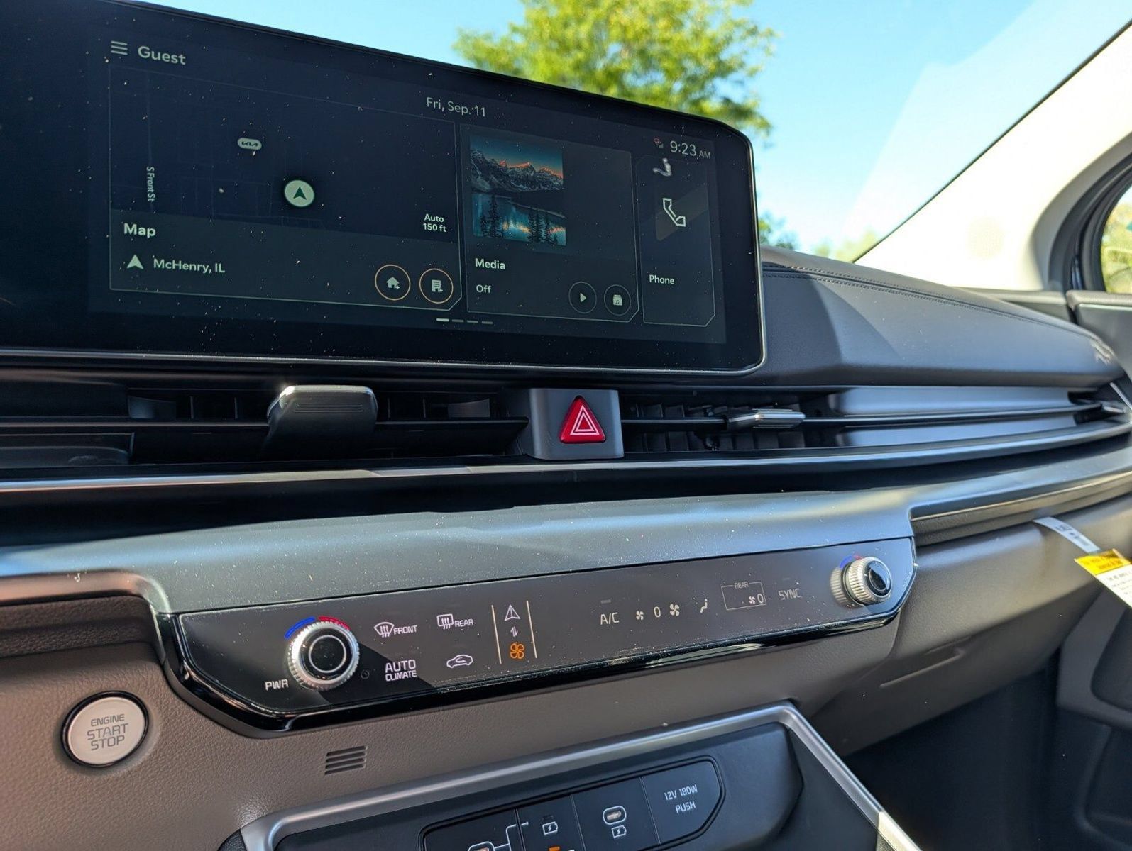 New 2027 Kia Carnival LX FWD image 3