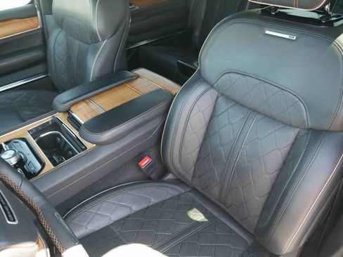 Used 2024 Jeep Grand Wagoneer Series III AWD/4WD image 32