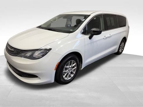 Used 2024 Chrysler Voyager LX image 1