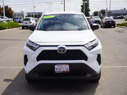 Used 2025 Toyota RAV4 LE AWD/4WD image 4