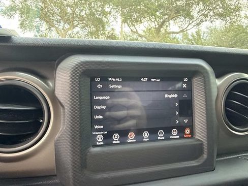 Used 2018 Jeep Wrangler Unlimited Sport S AWD/4WD image 22