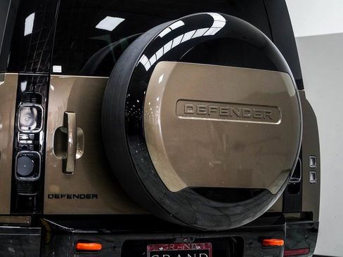 Used 2024 Land Rover Defender 130 X image 13