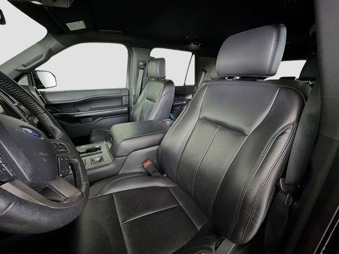 Used 2019 Ford Expedition XLT w/ Equipment Group 202A AWD/4WD image 13