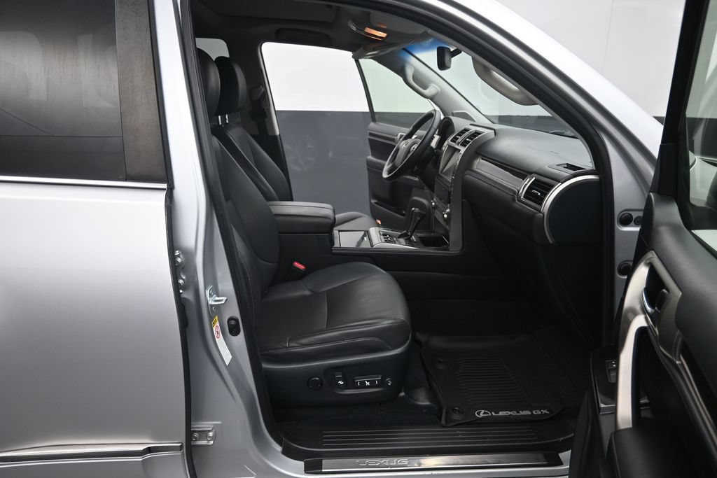 Used 2017 Lexus GX 460 w/ Navigation Package AWD/4WD image 19