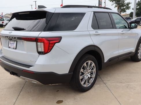 Used 2026 Ford Explorer Active w/ Active Comfort Package AWD/4WD image 5