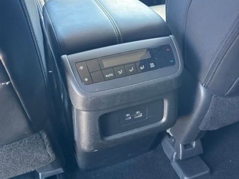 Certified 2024 Nissan Pathfinder SL w/ Black Appearance Package AWD/4WD image 13