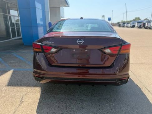 Used 2025 Nissan Altima 2.5 SV FWD image 4